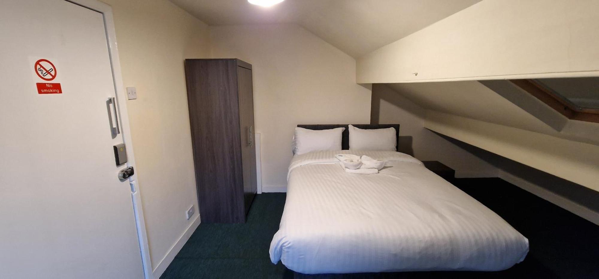 Self Check In Rooms Central Wakefield Buitenkant foto