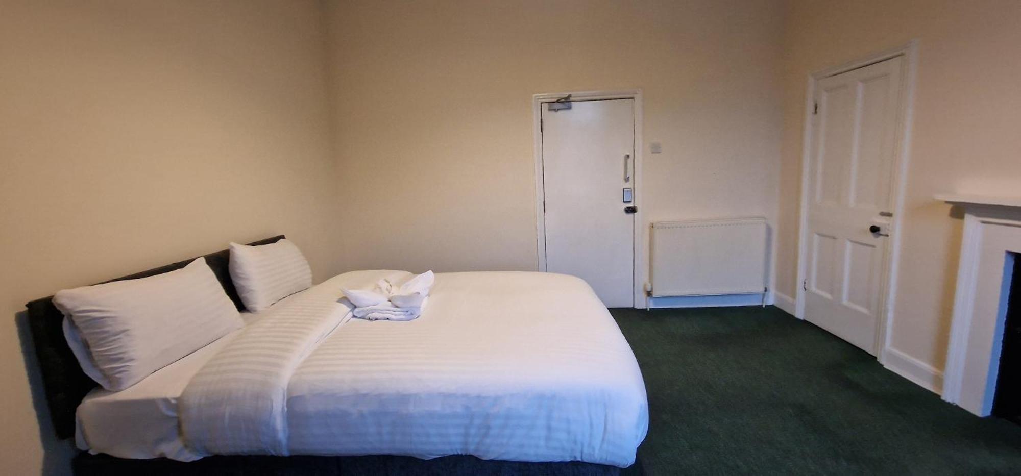 Self Check In Rooms Central Wakefield Buitenkant foto